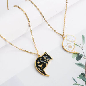 Black & White Hugging Cats Necklace - Adorable Des