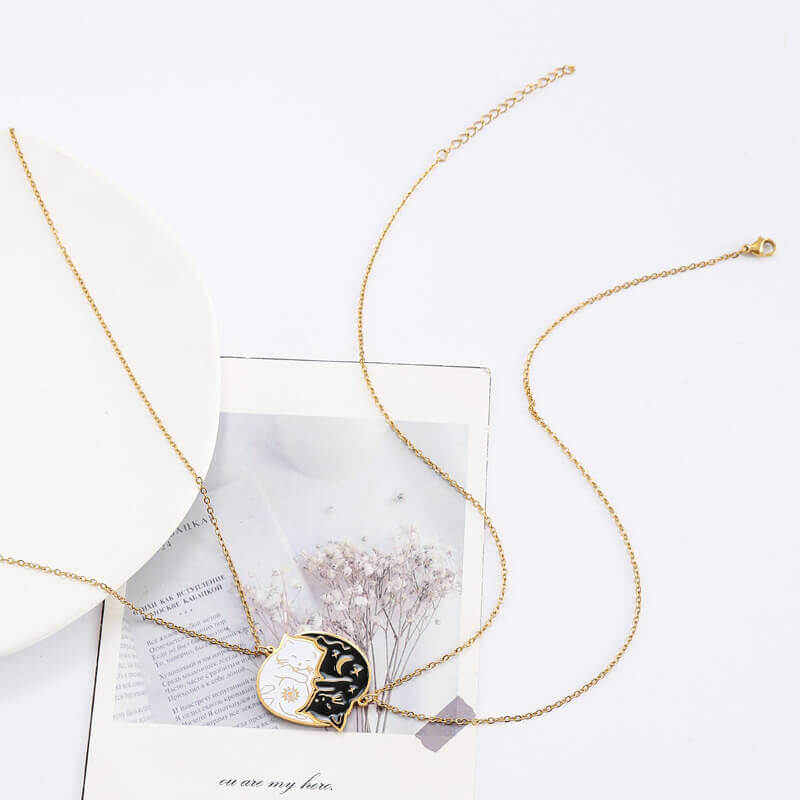 Black & White Hugging Cats Necklace - Adorable Des