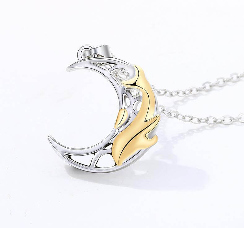 Magnetic Shell and Whale Neckalce Set