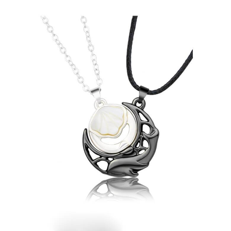 Magnetic Shell and Whale Neckalce Set