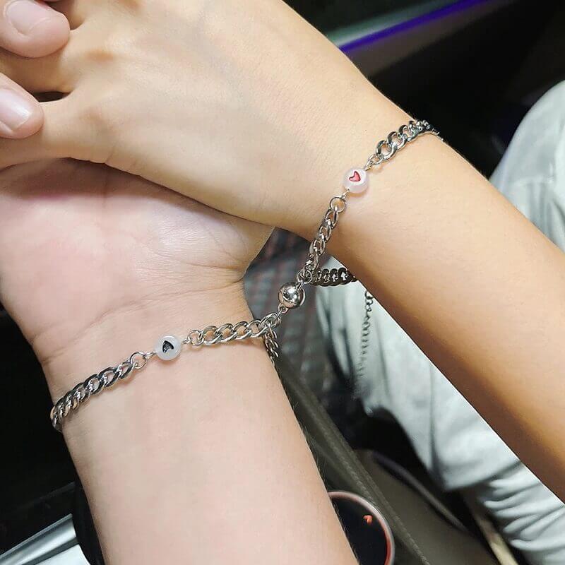 2pcs Magnetic Bracelets Glow in the Dark